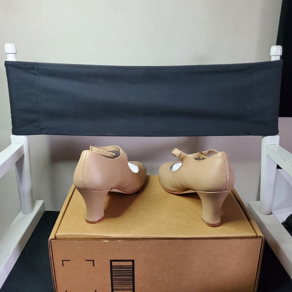 CAPEZIO Womens Manhattan Character Shoe Size 6.5 W - Picture 6 of 10